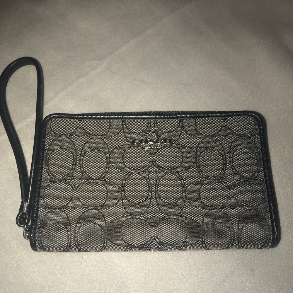 Coach wristlet with coach pattern